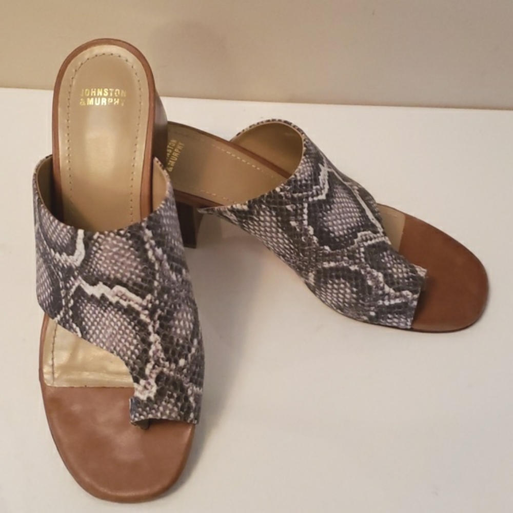 Johnson & Murphy Kelsey Python print Leather Sandals 8 EUC